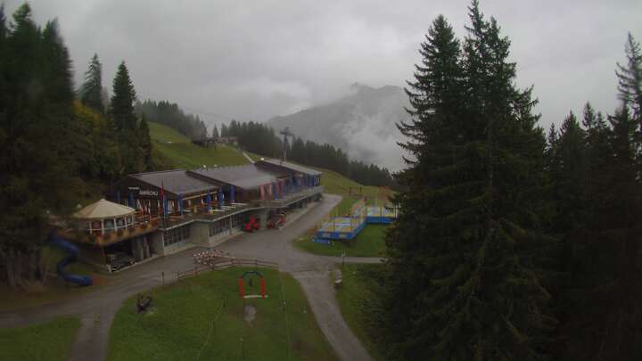 Webcam Elm: Sportbahnen Ämpächli