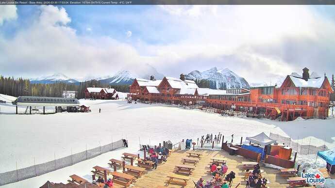 Webcam Fernie: Lodge of Ten Peaks