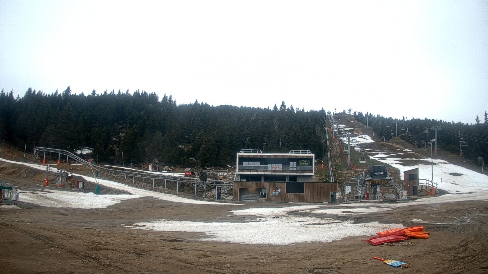Webcam Font Romeu - Pyrénées 2000: Front de neige