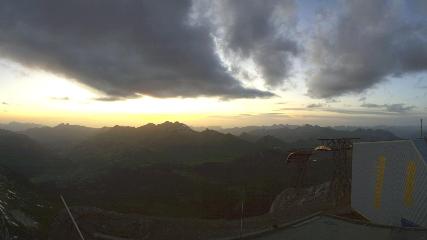 Glacier 3000: Cabane 2525m (glacier3000.ch)