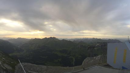 Glacier 3000: Cabane 2525m (glacier3000.ch)