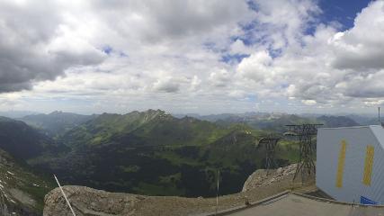 Glacier 3000: Cabane 2525m (glacier3000.ch)