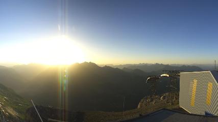 Glacier 3000: Cabane 2525m (glacier3000.ch)