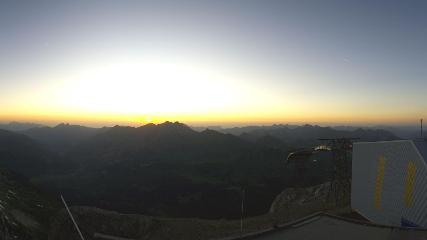 Glacier 3000: Cabane 2525m (glacier3000.ch)