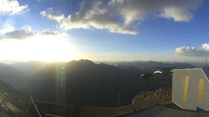 Glacier 3000: Cabane 2525m (glacier3000.ch)