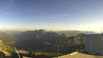 Glacier 3000: Cabane 2525m (glacier3000.ch)