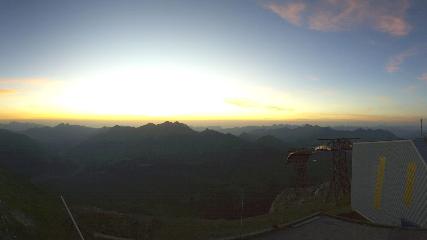 Glacier 3000: Cabane 2525m (glacier3000.ch)