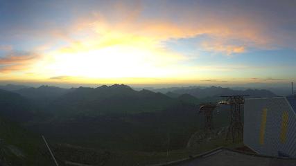 Glacier 3000: Cabane 2525m (glacier3000.ch)