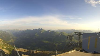 Glacier 3000: Cabane 2525m (glacier3000.ch)