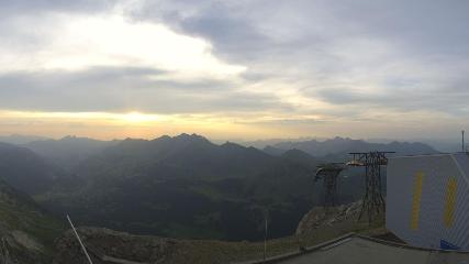 Glacier 3000: Cabane 2525m (glacier3000.ch)