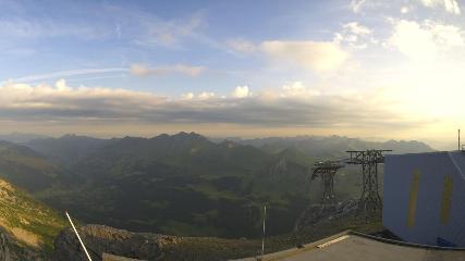 Glacier 3000: Cabane 2525m (glacier3000.ch)