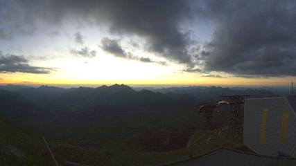 Glacier 3000: Cabane 2525m (glacier3000.ch)