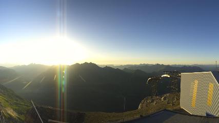 Glacier 3000: Cabane 2525m (glacier3000.ch)