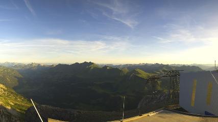 Glacier 3000: Cabane 2525m (glacier3000.ch)