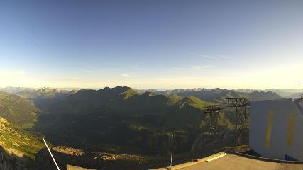 Glacier 3000: Cabane 2525m (glacier3000.ch)