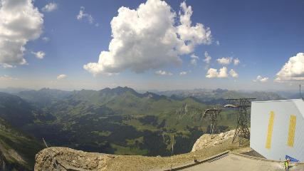 Glacier 3000: Cabane 2525m (glacier3000.ch)
