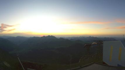 Glacier 3000: Cabane 2525m (glacier3000.ch)