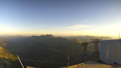 Glacier 3000: Cabane 2525m (glacier3000.ch)