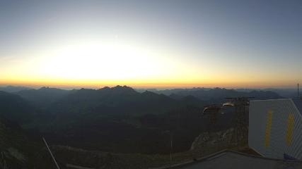 Glacier 3000: Cabane 2525m (glacier3000.ch)