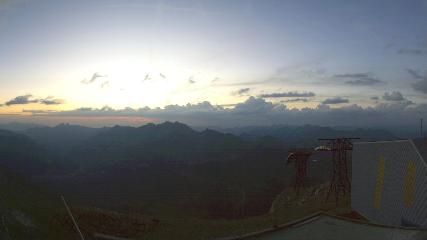Glacier 3000: Cabane 2525m (glacier3000.ch)