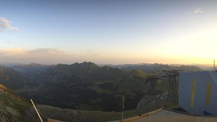 Glacier 3000: Cabane 2525m (glacier3000.ch)