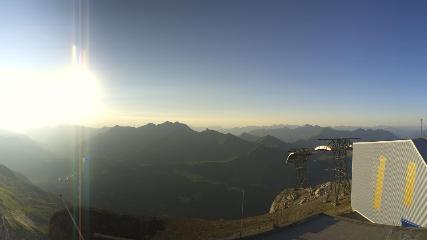 Glacier 3000: Cabane 2525m (glacier3000.ch)