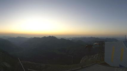 Glacier 3000: Cabane 2525m (glacier3000.ch)