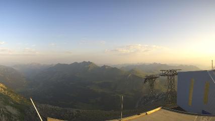Glacier 3000: Cabane 2525m (glacier3000.ch)