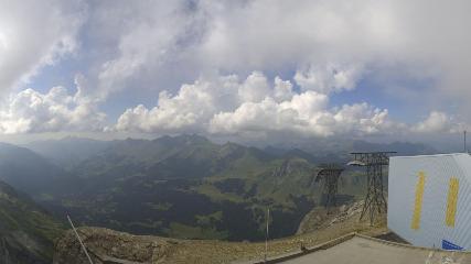 Glacier 3000: Cabane 2525m (glacier3000.ch)