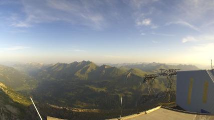 Glacier 3000: Cabane 2525m (glacier3000.ch)