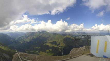Glacier 3000: Cabane 2525m (glacier3000.ch)