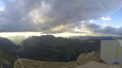 Glacier 3000: Cabane 2525m (glacier3000.ch)