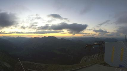 Glacier 3000: Cabane 2525m (glacier3000.ch)