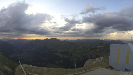 Glacier 3000: Cabane 2525m (glacier3000.ch)