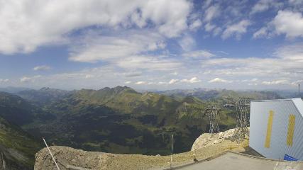 Glacier 3000: Cabane 2525m (glacier3000.ch)
