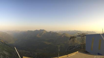 Glacier 3000: Cabane 2525m (glacier3000.ch)