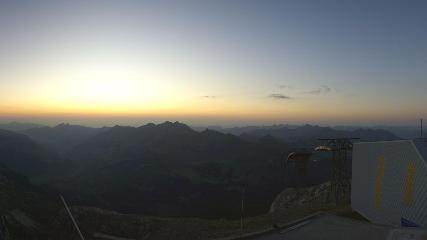 Glacier 3000: Cabane 2525m (glacier3000.ch)