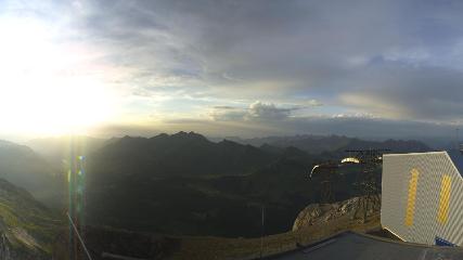 Glacier 3000: Cabane 2525m (glacier3000.ch)