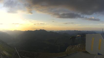 Glacier 3000: Cabane 2525m (glacier3000.ch)