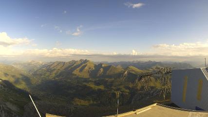 Glacier 3000: Cabane 2525m (glacier3000.ch)