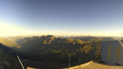 Glacier 3000: Cabane 2525m (glacier3000.ch)