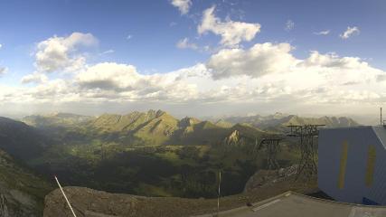 Glacier 3000: Cabane 2525m (glacier3000.ch)