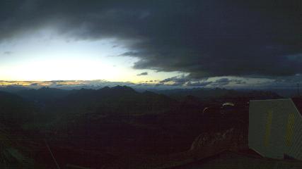 Glacier 3000: Cabane 2525m (glacier3000.ch)