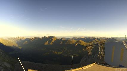 Glacier 3000: Cabane 2525m (glacier3000.ch)