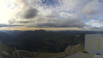 Glacier 3000: Cabane 2525m (glacier3000.ch)