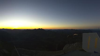 Glacier 3000: Cabane 2525m (glacier3000.ch)