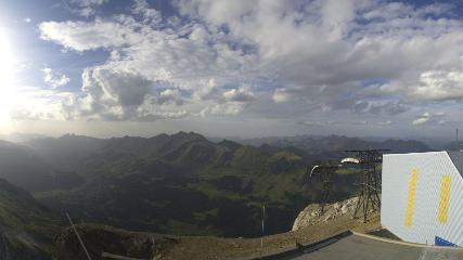 Glacier 3000: Cabane 2525m (glacier3000.ch)