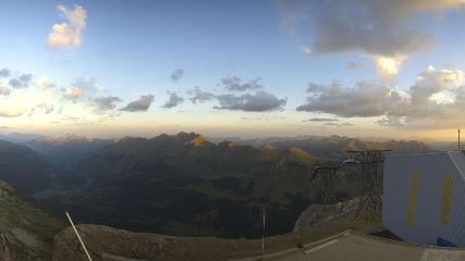 Glacier 3000: Cabane 2525m (glacier3000.ch)