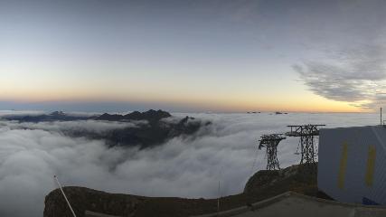 Glacier 3000: Cabane 2525m (glacier3000.ch)