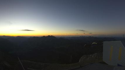 Glacier 3000: Cabane 2525m (glacier3000.ch)